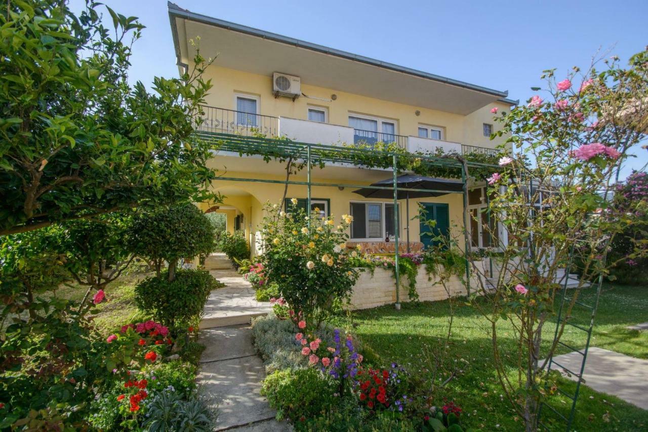 Green garden house Kaštela Buitenkant foto